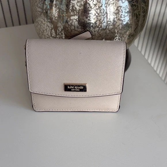 Kate Spade Light Beige Wallet - Picture 1 of 3